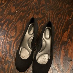 Super comfy size 6 heels